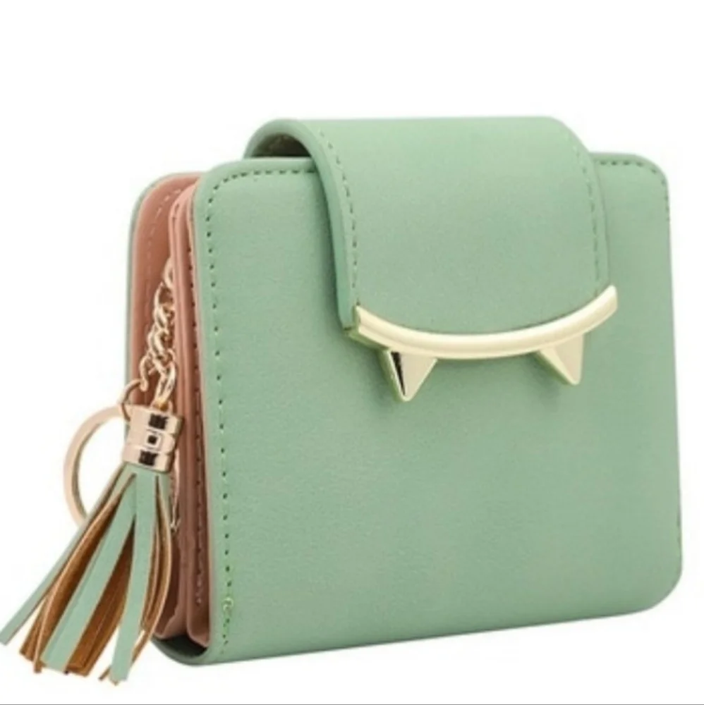 Cute Bi-fold wallet 💚 - Picture 5 of 9